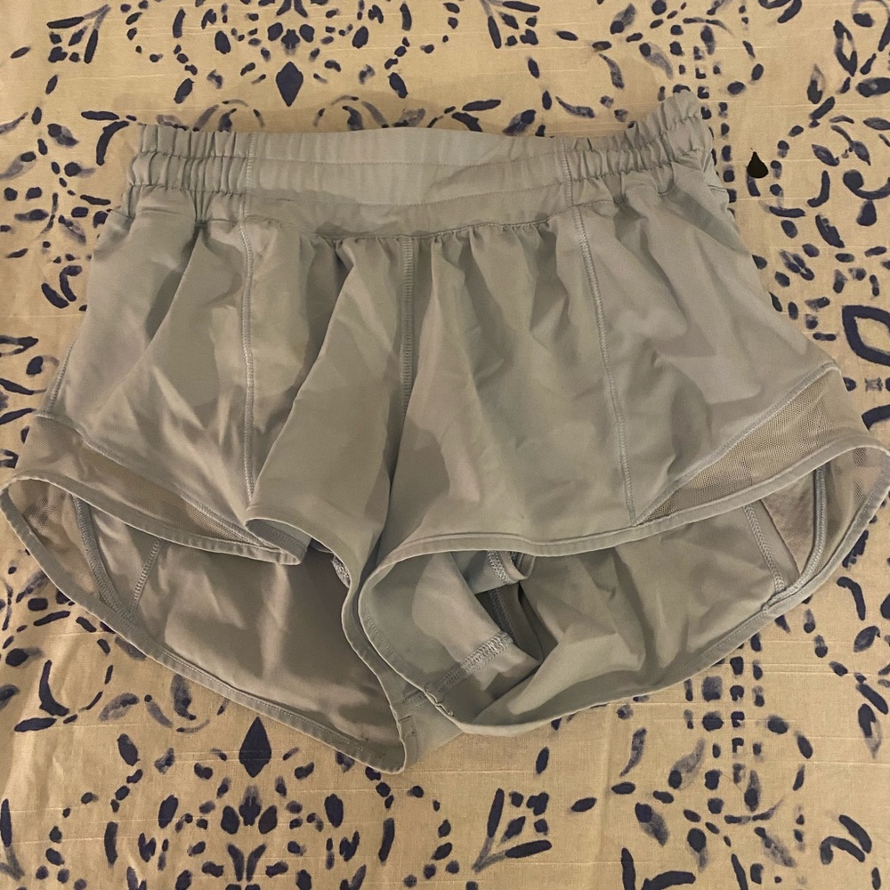 size 2 lululemon blue hotty hot short 2.5 inseem
